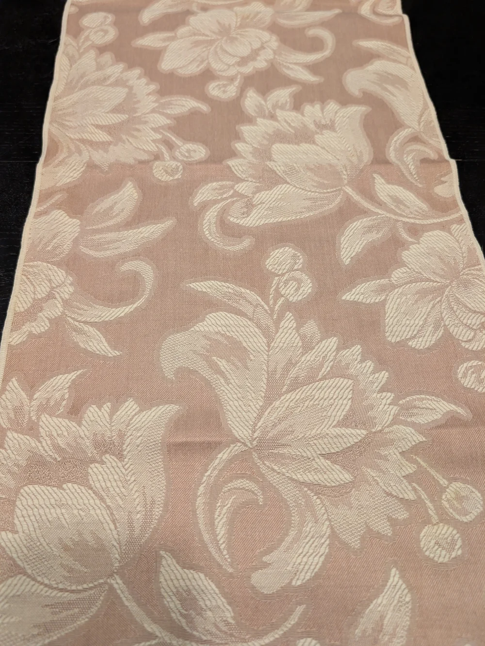 Elegant Floral Jacquard Wall Runner in Blush and Cream